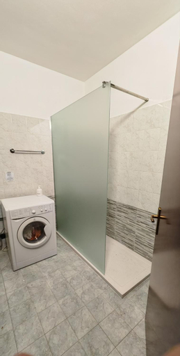 Bathroom 12
