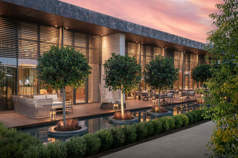Exterior & Views