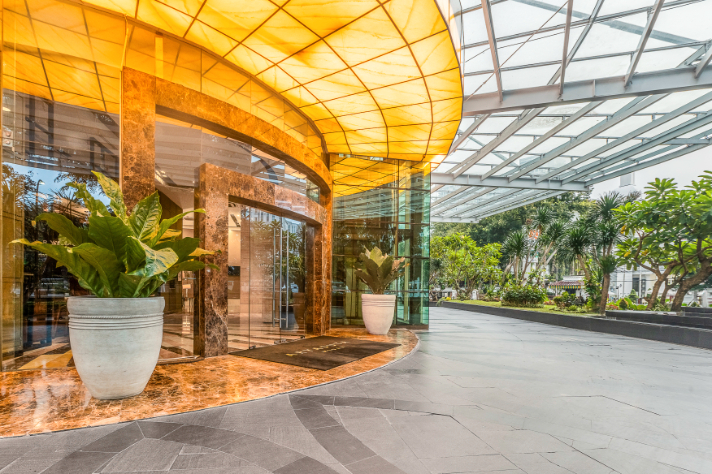 Exterior & Views 28