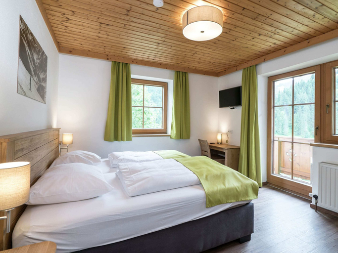 Bedroom 3, Luxurious Apartment in Saalbach-hinterglemm Near Ski Area, Zell am See