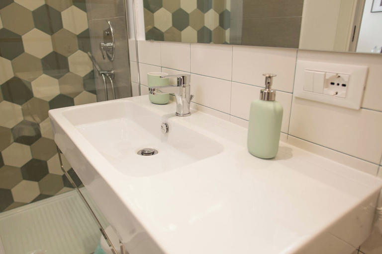 Bathroom 4, BnB del Parlamento, Palermo