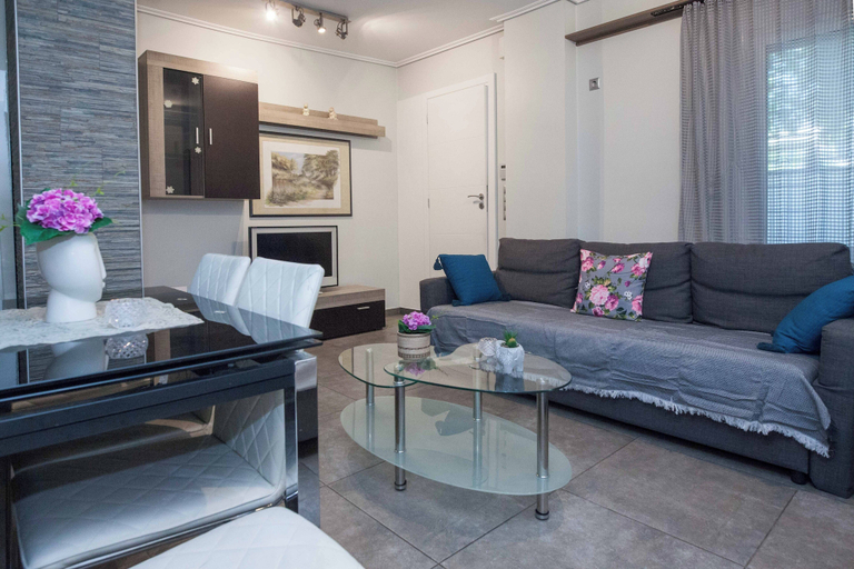Living area 3, Fresh Spacious Studio Ampelokipoi Metro, Attica