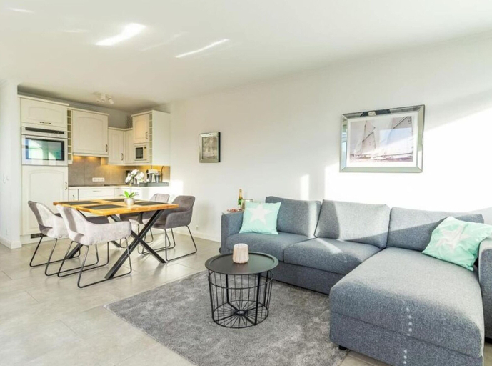 Living area 2, 2-room Luxury Apartment, Ostholstein