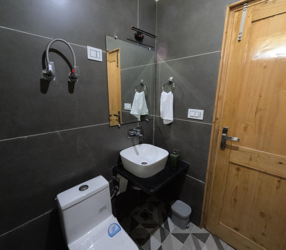 Bathroom 1, Saanjh - A serene retreat, Kullu