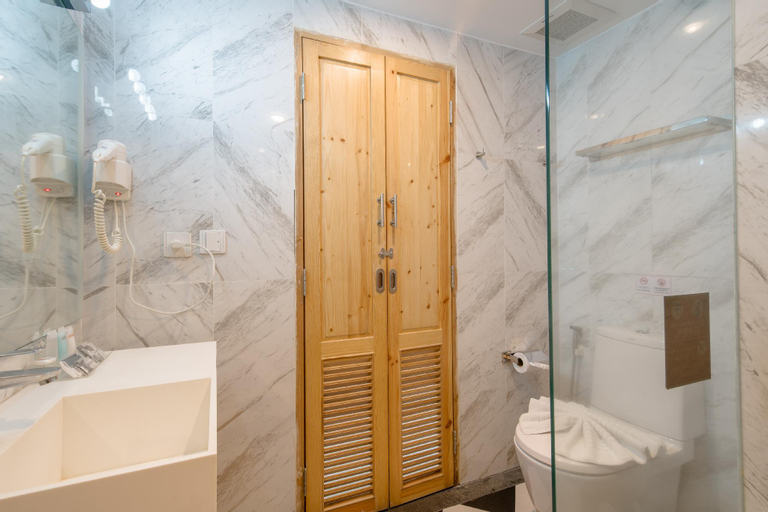 Bathroom 8