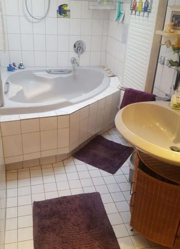 Bathroom 2, Vakantie in het Dorp, Vulkaneifel
