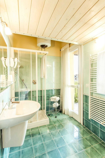 Bathroom 3, Belvilla by OYO Bilo Soppalco del Ruscello, Brescia