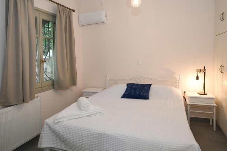 Bedroom 4, Elida Inn, Attica