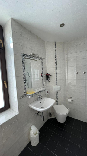 Bathroom 2, Avenue Das Gastehaus, Chemnitz