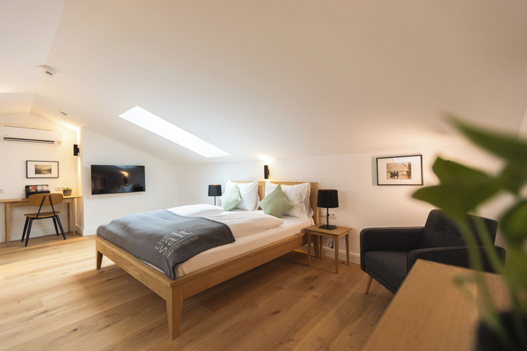 Bedroom 3, the salt vis à vis, Hallein