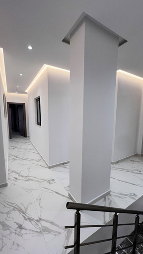 Others 5, Lezet Hotel, Sarandës