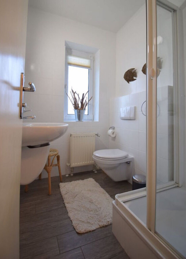 Bathroom 4, Beach Whispers Modern Retreat, Nordfriesland