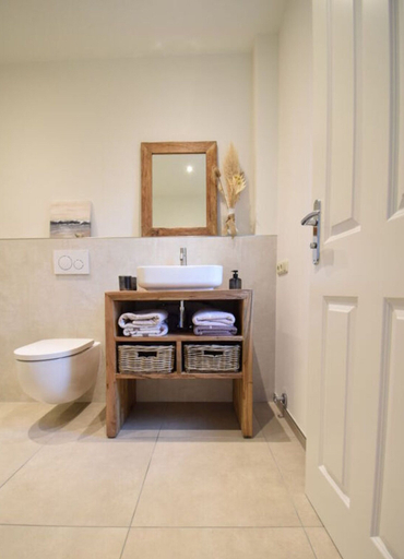 Bathroom 3, Beach Whispers Modern Retreat, Nordfriesland