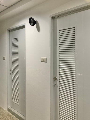 Bathroom 5, MARNI BKK Hostel, Phra Nakhon