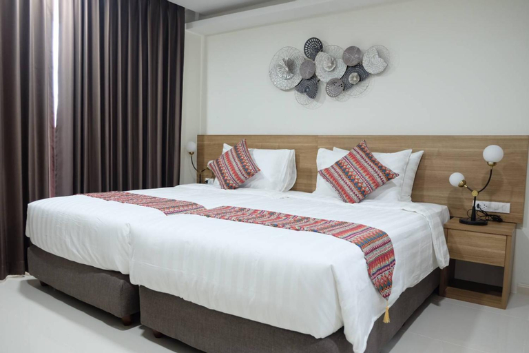 Christella Hotel Laemchabang, Si Racha