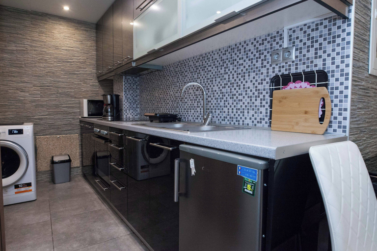 Private kitchen 2, Fresh Spacious Studio Ampelokipoi Metro, Attica