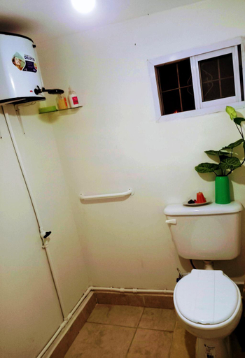 Bathroom 2, Mi casa, Su casa, Capital