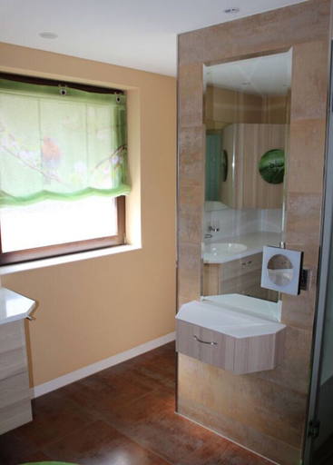 Bathroom 2, Uitzicht op Droomlocatie, Erzgebirgskreis