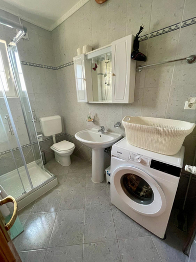 Bathroom 2, Bb-Ld, Pula