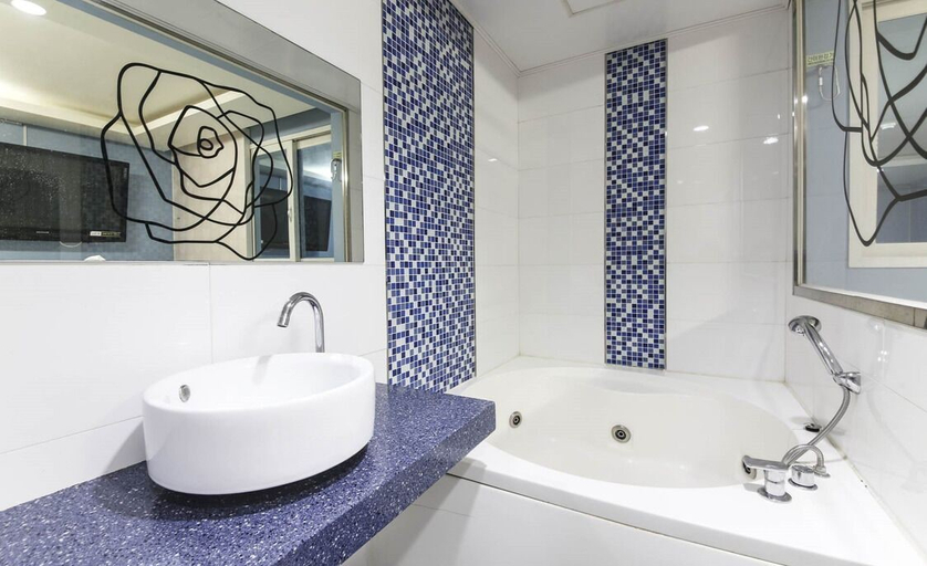 Bathroom 4, Songjeong V Hotel, Haeundae