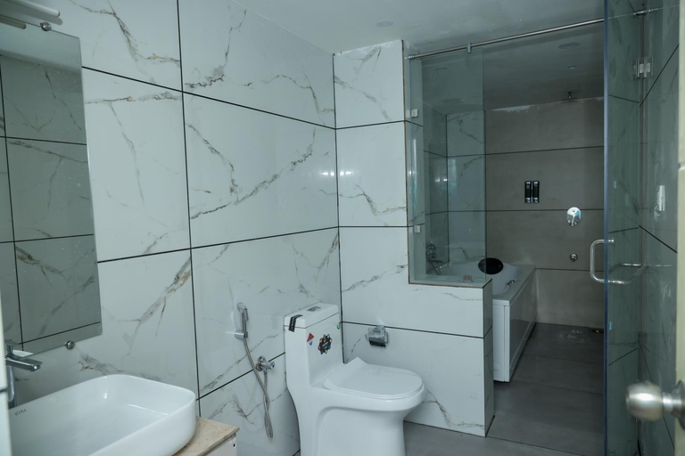 Bathroom 2, OXYRICH, Kodagu