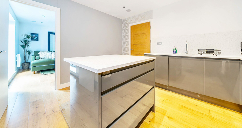 Others 4, High Street Apartments By REDWOOD STAYS, Surrey