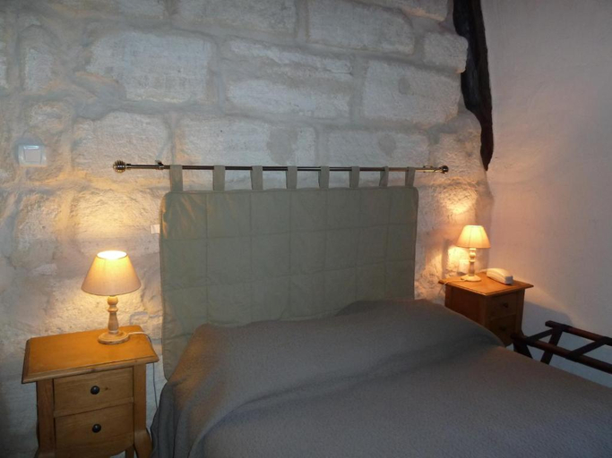Bedroom 3, Logis Hotel Residence les Cedres, Gard
