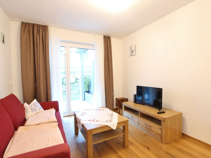 Others 5, Apartment in Neukirchen near Ski Lift, Zell am See