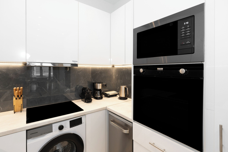Others 5, Kolonaki Elegant Apartment with Balcony, Attica