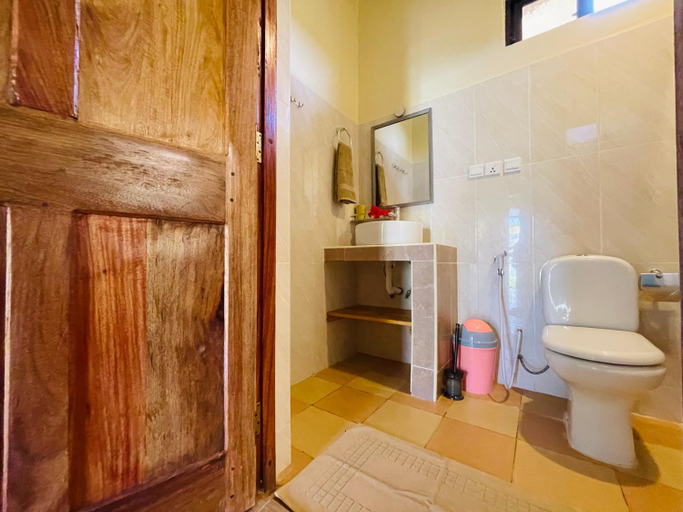 Bathroom 2, Lulu Bungalows, Kaskazini 'B'