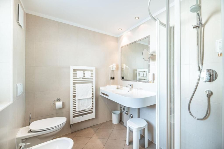 Bathroom 4, Hotel Scherlin, Bolzano