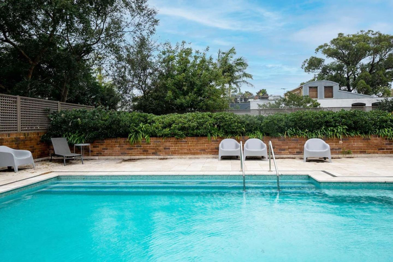 Sport & Beauty 1, 'Georgina' Mid-Century Modern Poolside Stay, Sydney