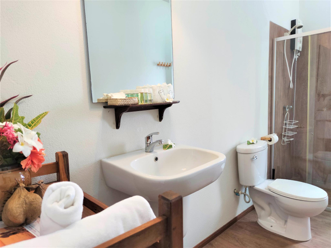 Bathroom 10