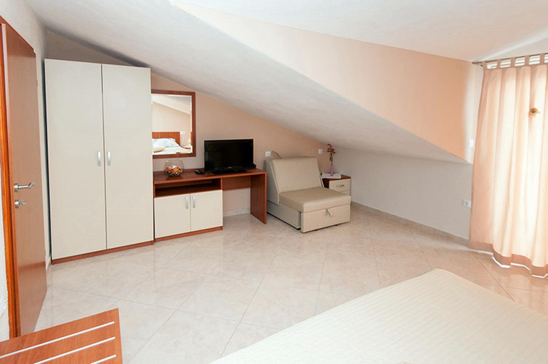 Others 5, Villa Maric, Herzegovina-Neretva