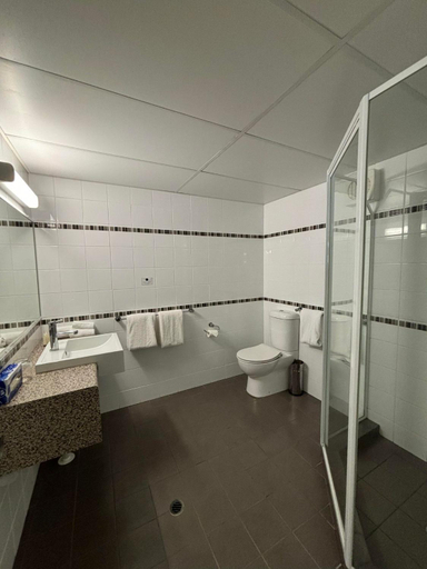 Bedroom 4, Geraldton Motor Inn, Geraldton