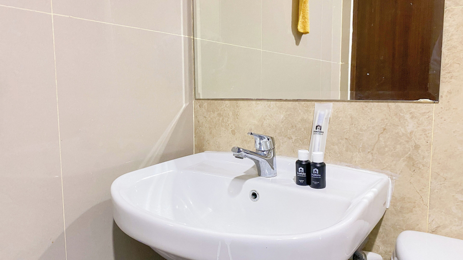 Bathroom 2, Best Choice And Restful Studio At Transpark Bintaro Apartment, South Tangerang
