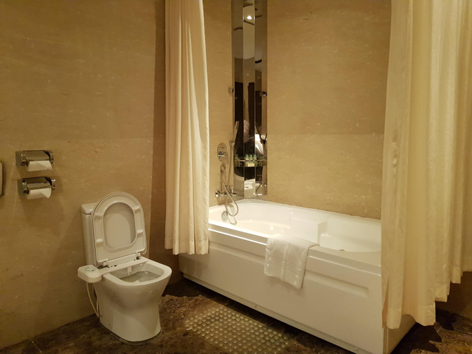 Bathroom 12