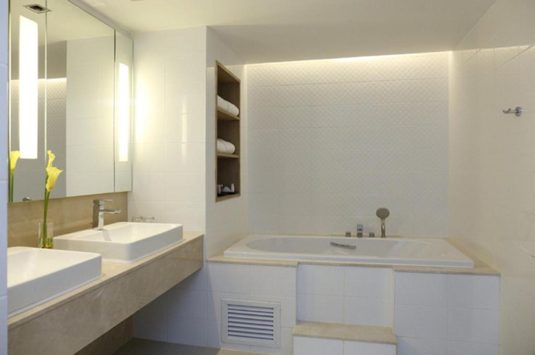 Bathroom 5, Louis Tavern Hotel, Lak Si