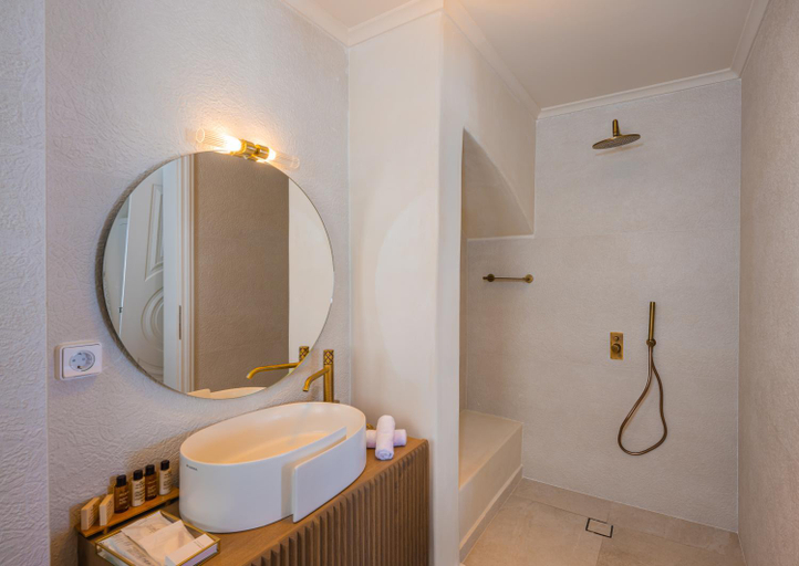 Bathroom 4, La Madeleine Oia, South Aegean