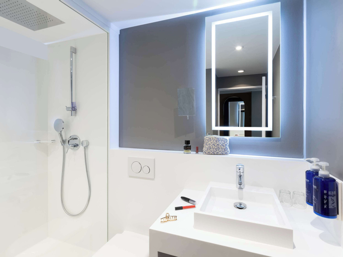 Bathroom 9