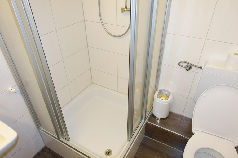 Bathroom 4, Gasthof & Restaurant "Am Kreuz", Essen