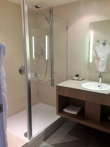 Bathroom 5, Pullman Bordeaux Lac, Gironde