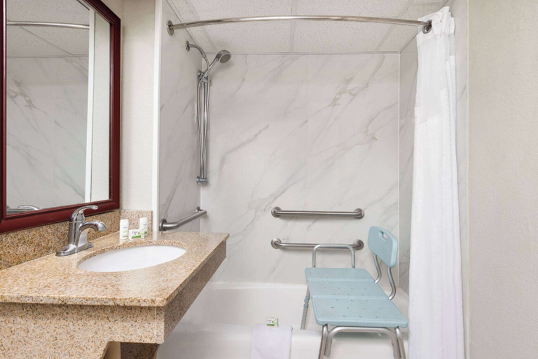 Bathroom 4, Wingate by Wyndham Kansas City, Kansas City