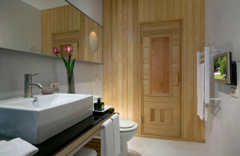 Bathroom 12