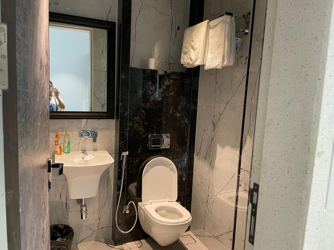 Bathroom, Jumbo Paradise, Pune