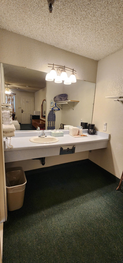 Others 5, Formosa Inn, Fresno