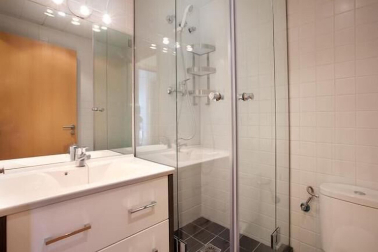 Bathroom 4, Park Guell Apartments, Barcelona