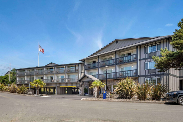 Exterior & Views