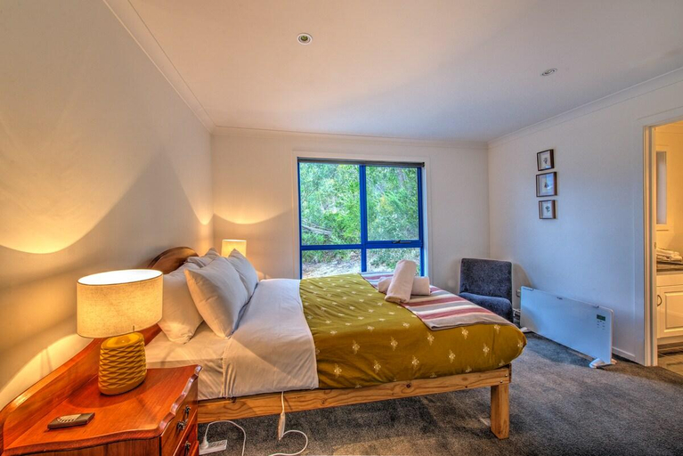 Bedroom 3, Blue Gum Retreat, Glamorgan-Spring Bay