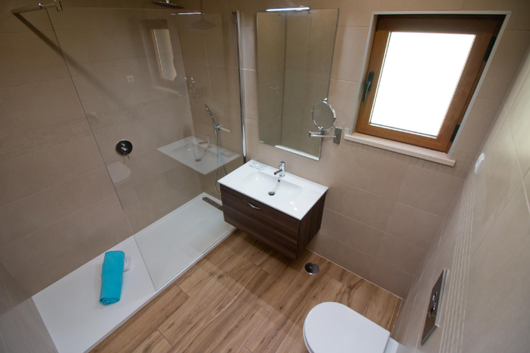 Bathroom 3, casa da ladeira branca, Lagos